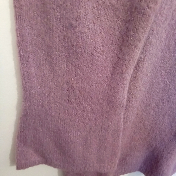 Pretty, Soft, Mauve V Neck Sweater with Flare Sleeves - Picture 10 of 14